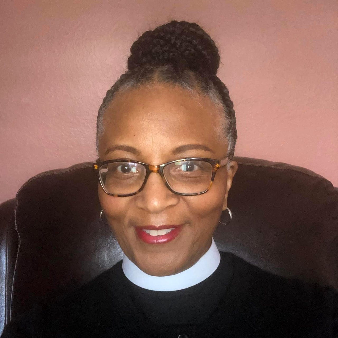 Photo of Pastor Marlyn Bussey